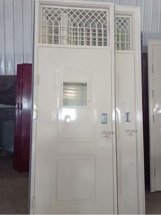 武山学校教室门