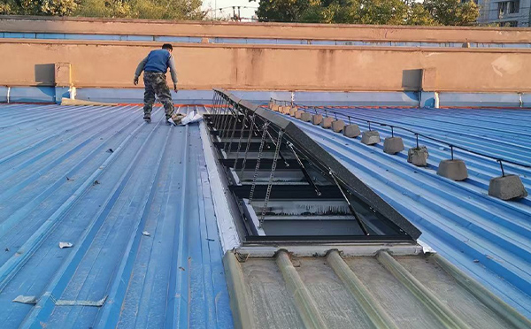 某区域性物流仓储中心武山排烟窗系统安装项目