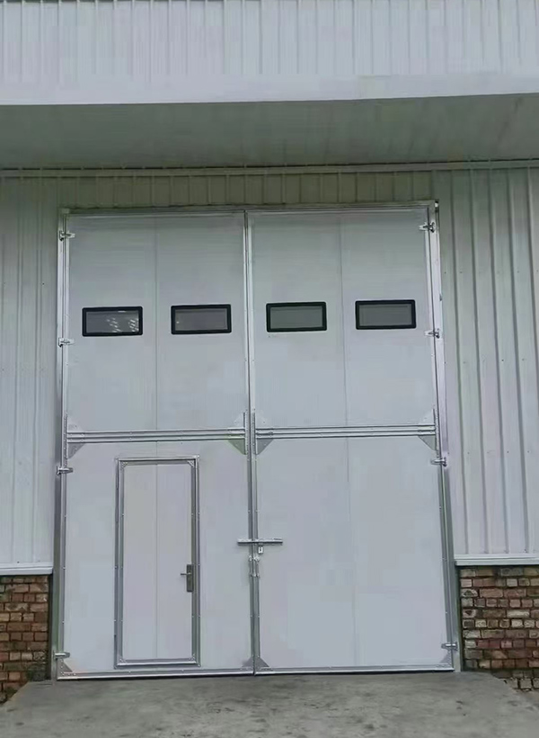 武山工业门在设备装配车间出入口的实施记录